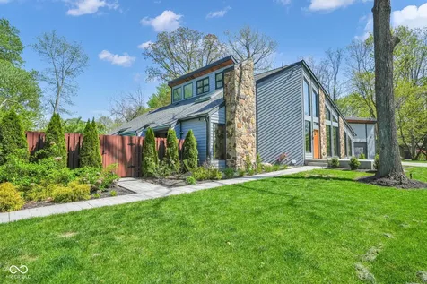 785 Pineview Drive Zionsville IN 46077