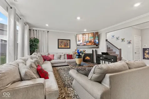 9719 Cimmaron Avenue Mccordsville IN 46055