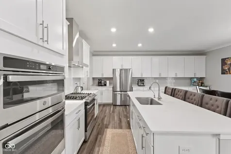 9719 Cimmaron Avenue Mccordsville IN 46055