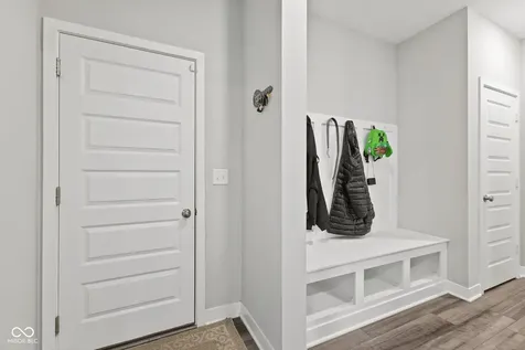 9719 Cimmaron Avenue Mccordsville IN 46055