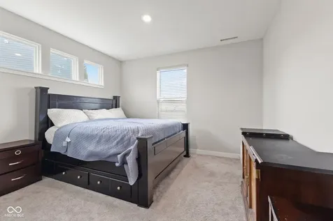 9719 Cimmaron Avenue Mccordsville IN 46055