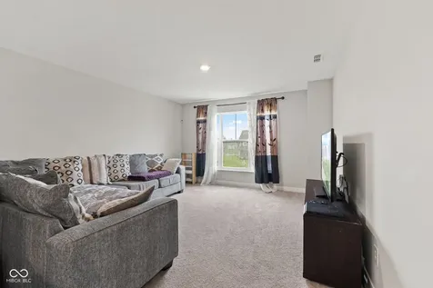 9719 Cimmaron Avenue Mccordsville IN 46055