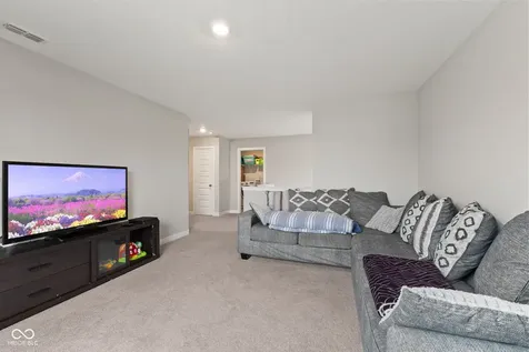 9719 Cimmaron Avenue Mccordsville IN 46055