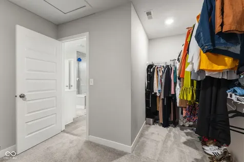 9719 Cimmaron Avenue Mccordsville IN 46055