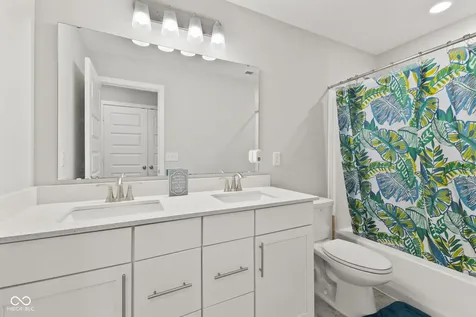 9719 Cimmaron Avenue Mccordsville IN 46055