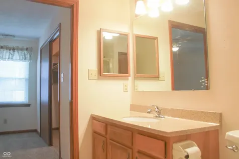 6376 Village Oak Court Indianapolis IN 46236