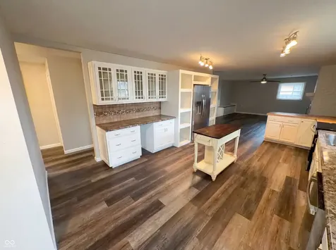 2122 Danbury Drive Indianapolis IN 46231