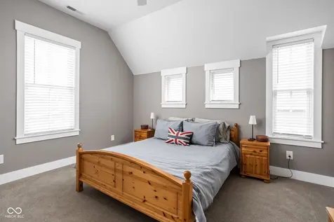 5713 Upper Garden Way Zionsville IN 46077