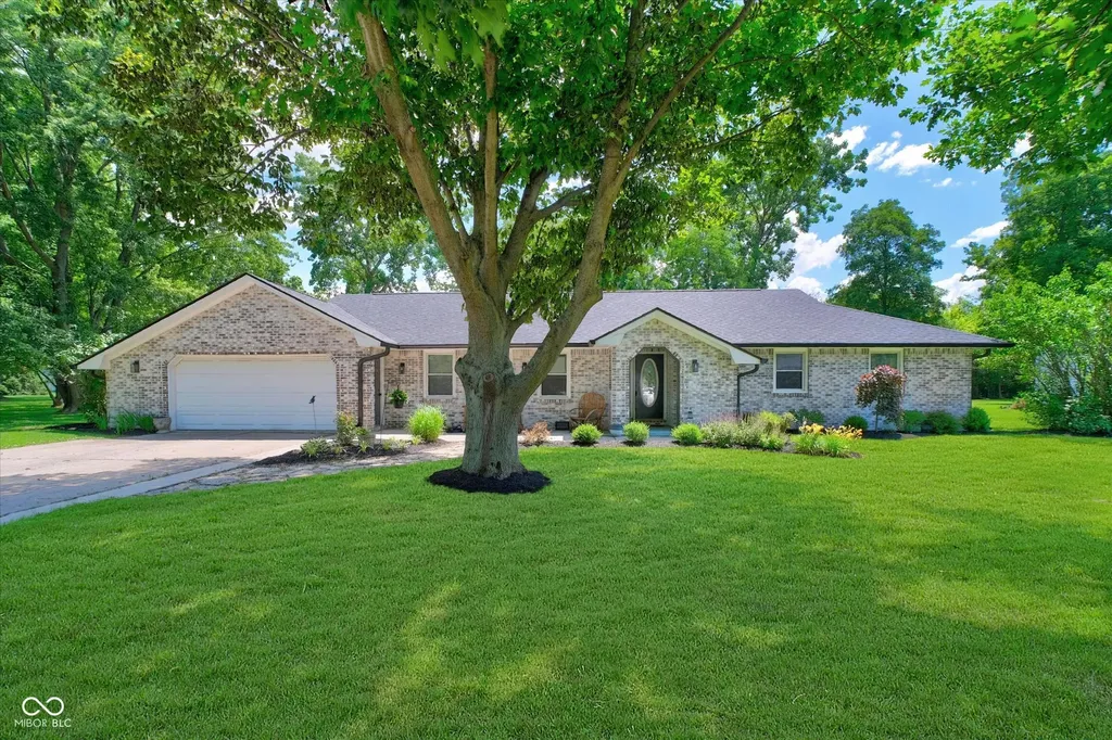1492 Woodscliff Drive Anderson IN 46012