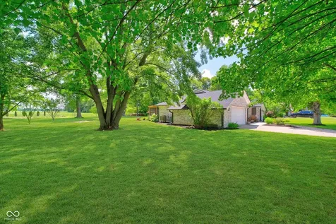 1492 Woodscliff Drive Anderson IN 46012