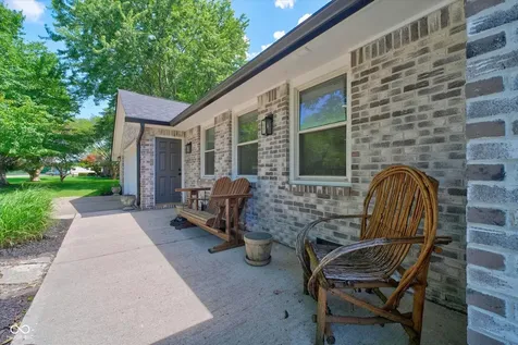 1492 Woodscliff Drive Anderson IN 46012