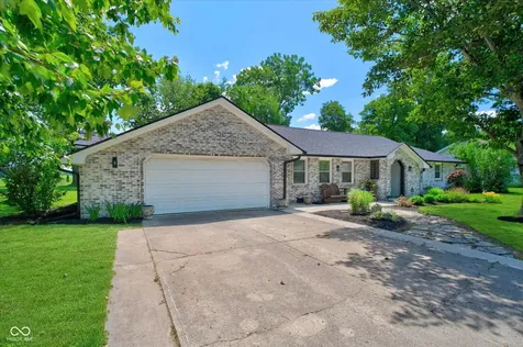 1492 Woodscliff Drive Anderson IN 46012