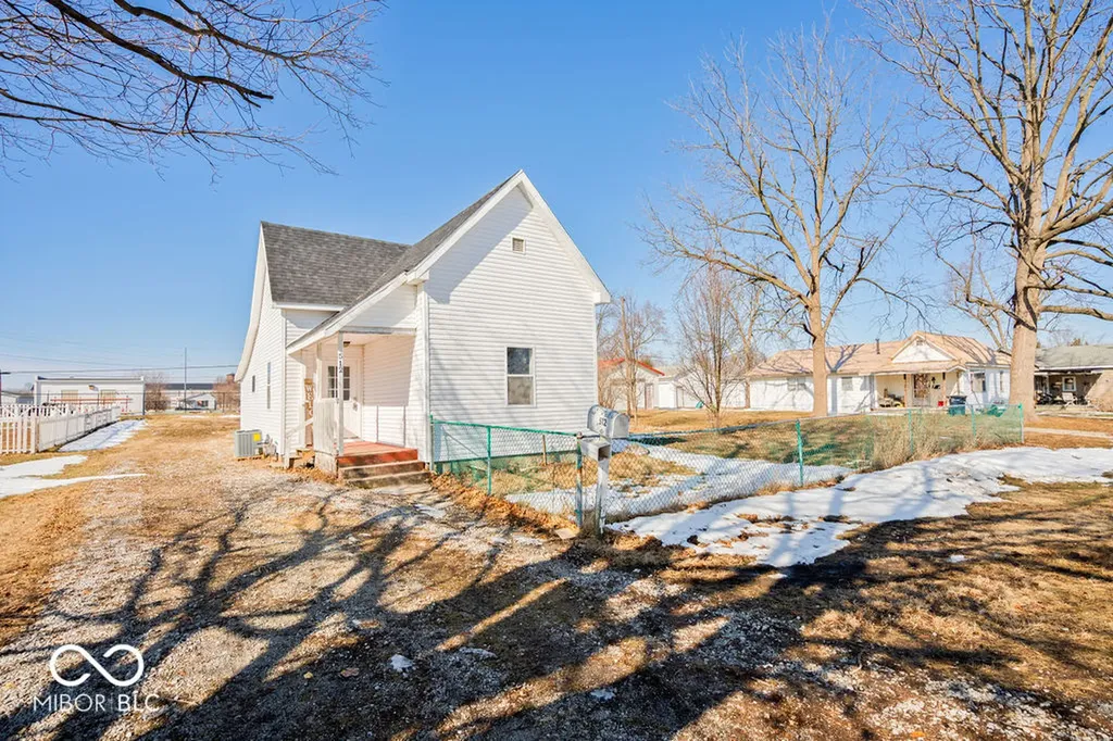 512 N 13th Street Elwood IN 46036