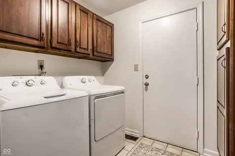 7570 Pinesprings West Drive Indianapolis IN 46256