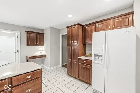 7869 Clearwater Parkway Indianapolis IN 46240