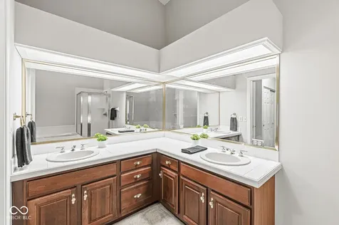 7869 Clearwater Parkway Indianapolis IN 46240