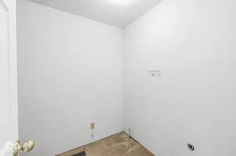 7869 Clearwater Parkway Indianapolis IN 46240