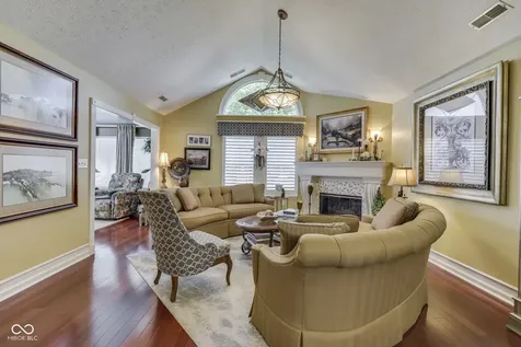7386 Lake Lakota Place Indianapolis IN 46217
