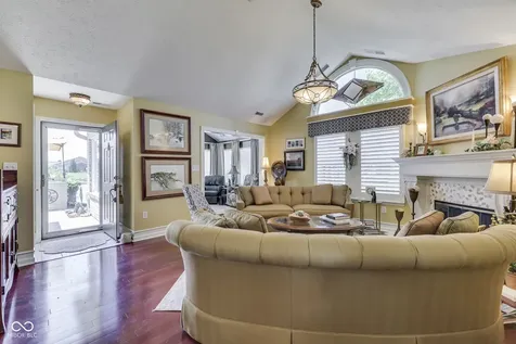 7386 Lake Lakota Place Indianapolis IN 46217