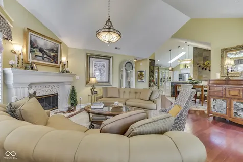 7386 Lake Lakota Place Indianapolis IN 46217