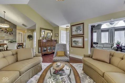 7386 Lake Lakota Place Indianapolis IN 46217