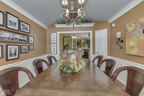 7386 Lake Lakota Place Indianapolis IN 46217