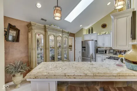 7386 Lake Lakota Place Indianapolis IN 46217