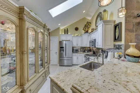 7386 Lake Lakota Place Indianapolis IN 46217