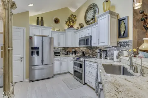 7386 Lake Lakota Place Indianapolis IN 46217