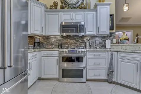 7386 Lake Lakota Place Indianapolis IN 46217