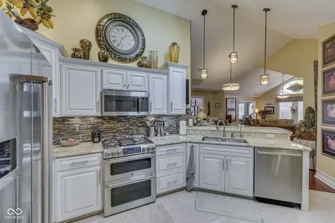 7386 Lake Lakota Place Indianapolis IN 46217