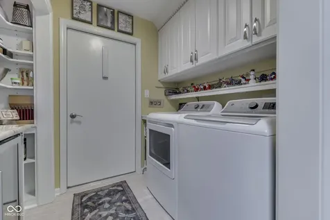 7386 Lake Lakota Place Indianapolis IN 46217