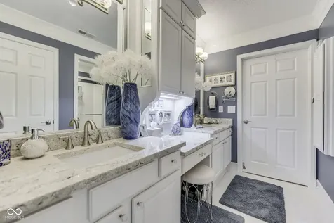 7386 Lake Lakota Place Indianapolis IN 46217