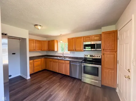 217 Crestwood Drive New Whiteland IN 46184