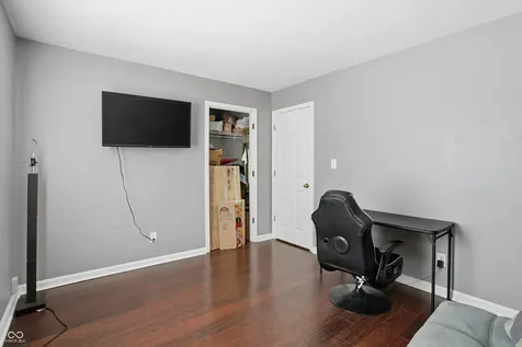7039 Ira Court Indianapolis IN 46217