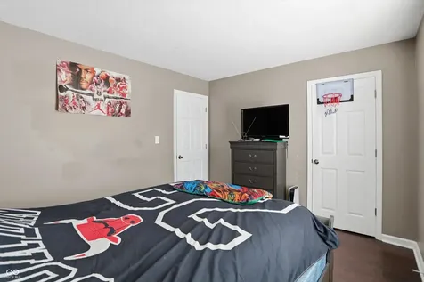 7039 Ira Court Indianapolis IN 46217