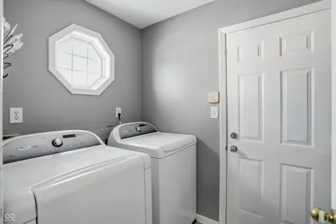 7039 Ira Court Indianapolis IN 46217