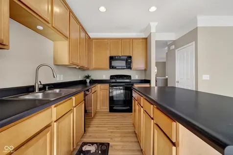 6335 Schooler Drive Whitestown IN 46075