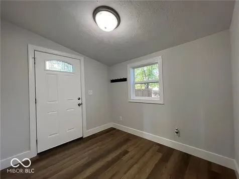 307 E Wall Street Advance IN 46102