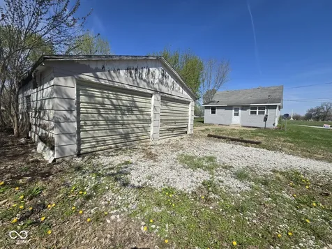 691 E Middle Street Rosedale IN 47874