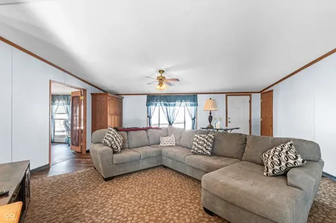 8813 W 750 N Commiskey IN 47227