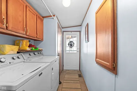 8813 W 750 N Commiskey IN 47227