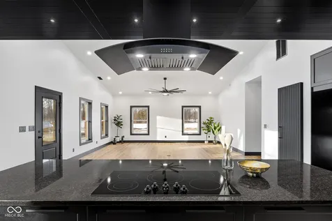 8615 S 150 W Columbus IN 47201
