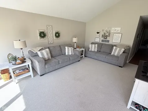 3642 Deerfield Place Columbus IN 47203