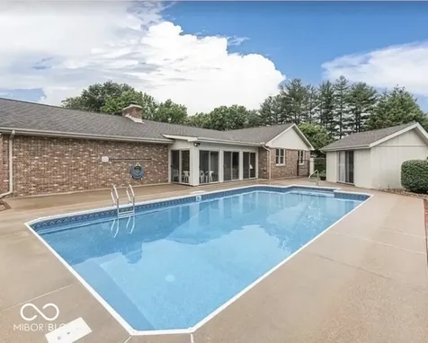 3642 Deerfield Place Columbus IN 47203