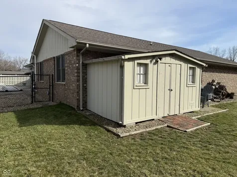 3642 Deerfield Place Columbus IN 47203
