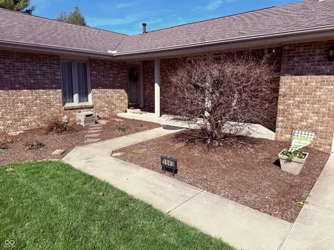 3642 Deerfield Place Columbus IN 47203