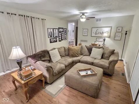 3642 Deerfield Place Columbus IN 47203