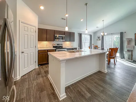 2127 Abbey Lane Columbus IN 47201