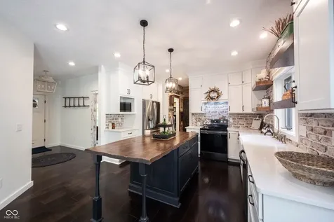 13248 Fairwood Drive Mccordsville IN 46055